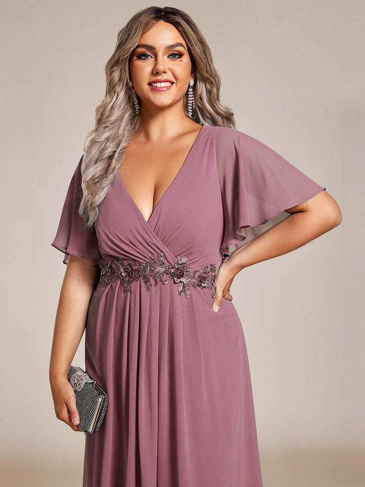 pretty DAHLIA|Plus Size V-Neck Chiffon Midi Wedding Guest Dress with Waist Applique(Final Sale)
