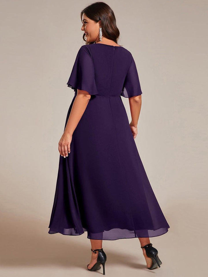 pretty DAHLIA|Plus Size V-Neck Chiffon Midi Wedding Guest Dress with Waist Applique(Final Sale)