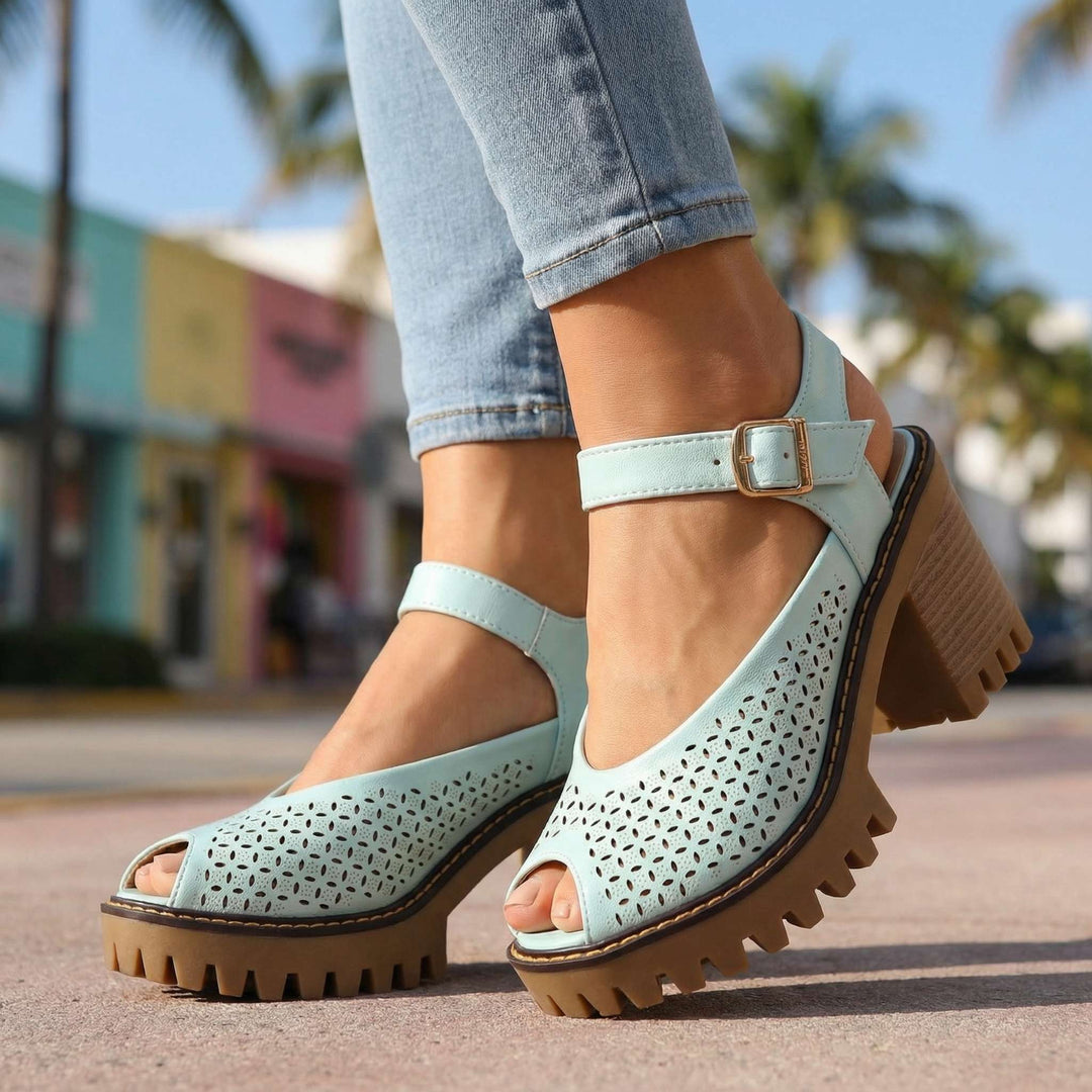 Larissa Block-Heel
