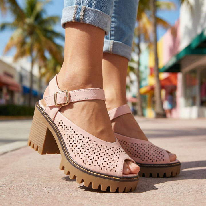 Larissa Block-Heel