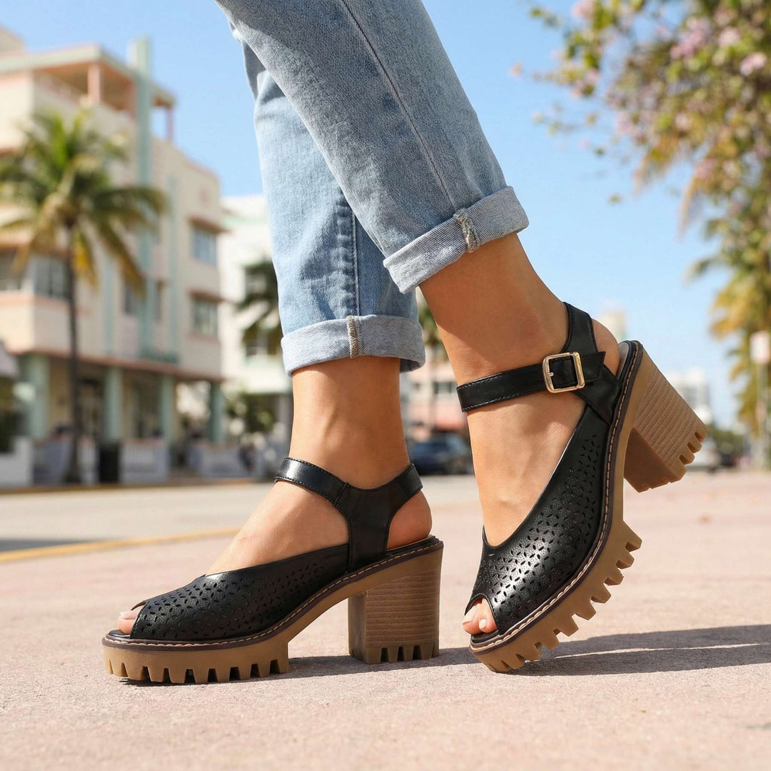 Larissa Block-Heel