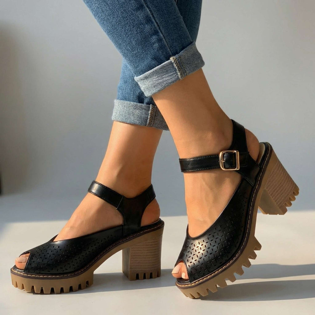 Larissa Block-Heel