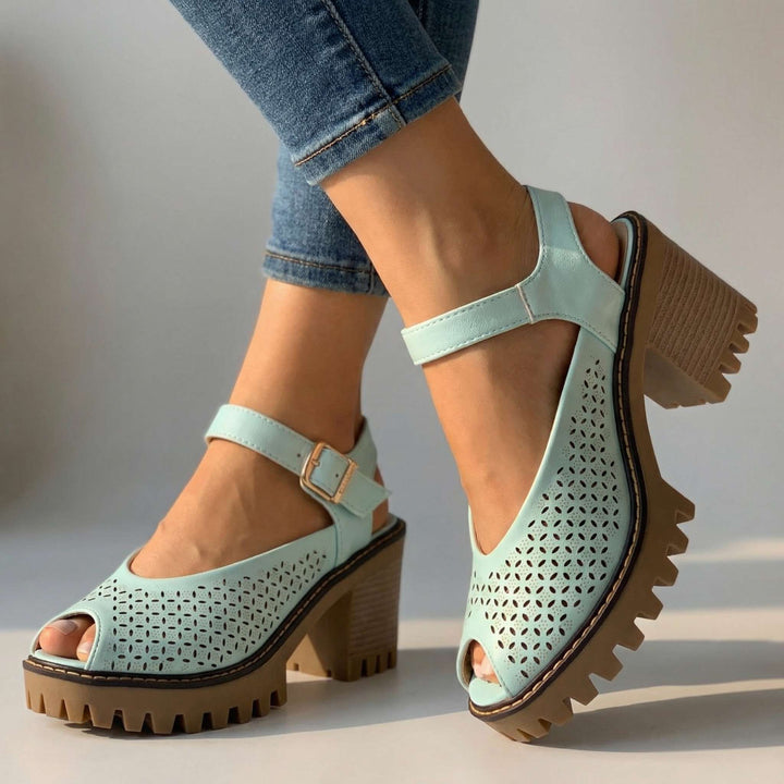 Larissa Block-Heel